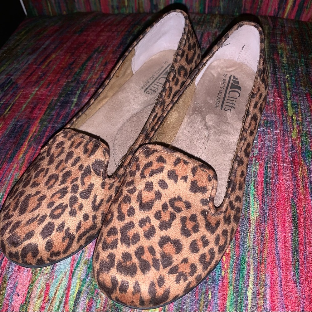 Cliffs by White Mountain Leopard Print Loafers
